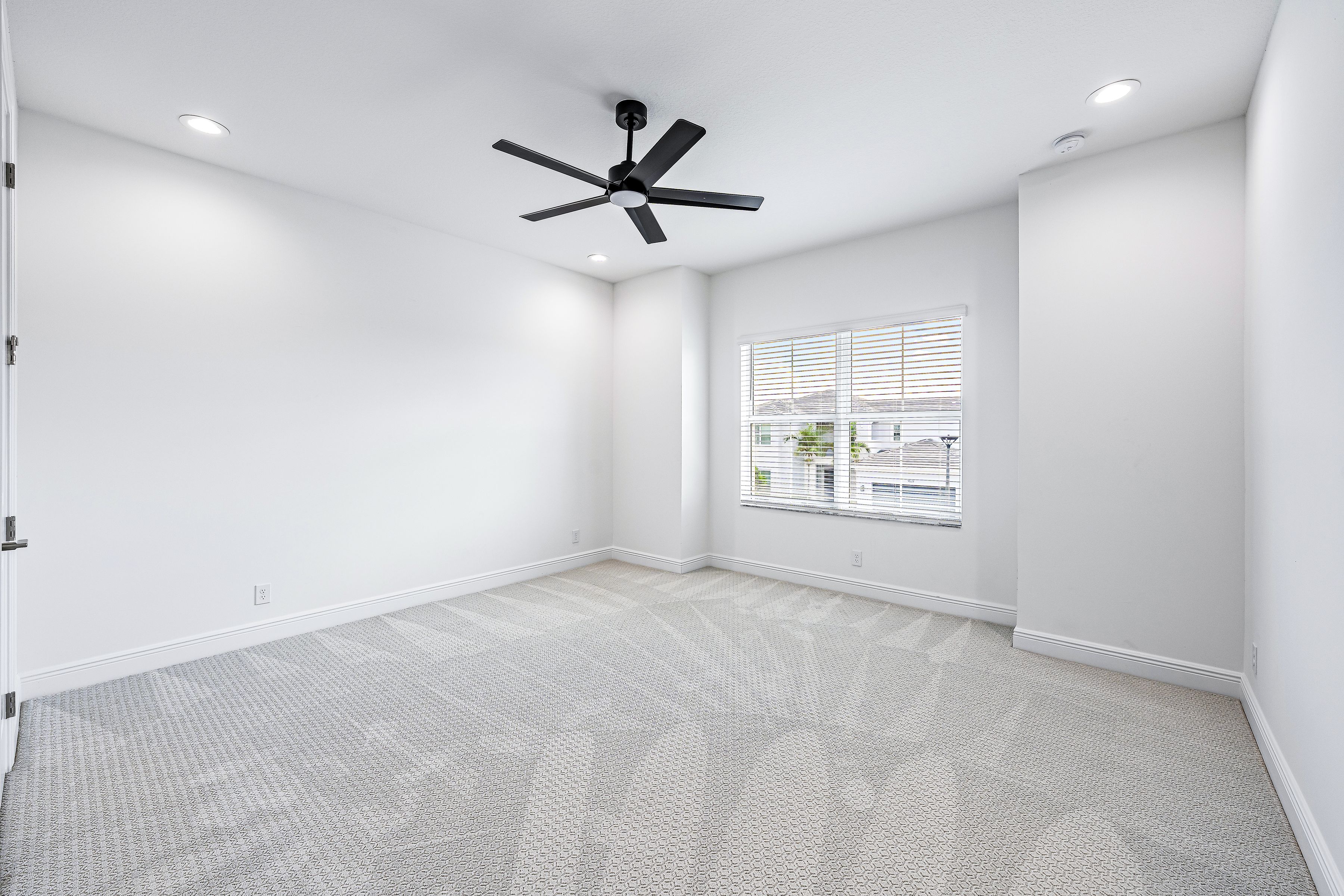  9224 Crestview Circle - 物件實景