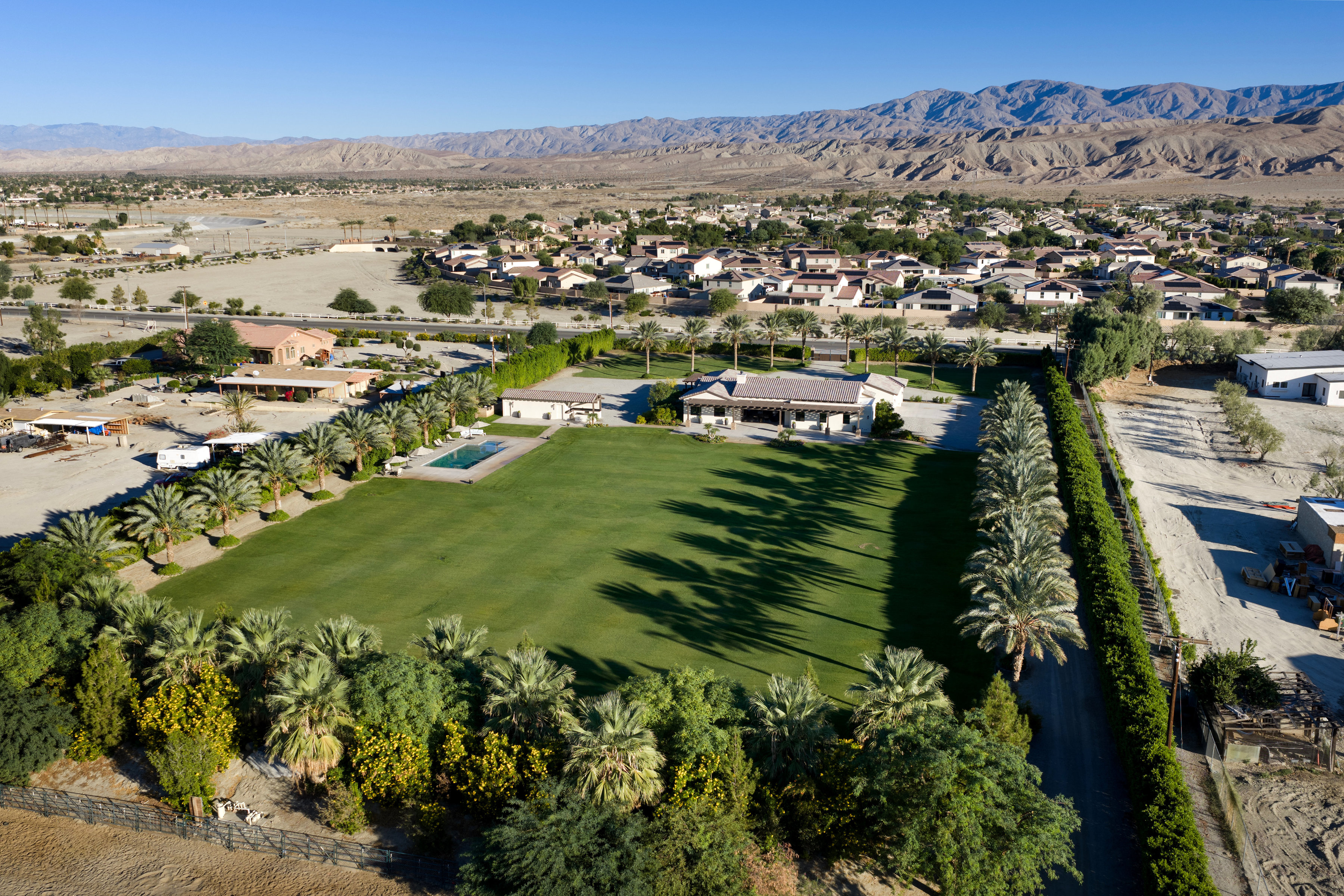  A Desert Retreat Designed to Earn and Entertain - 物件實景