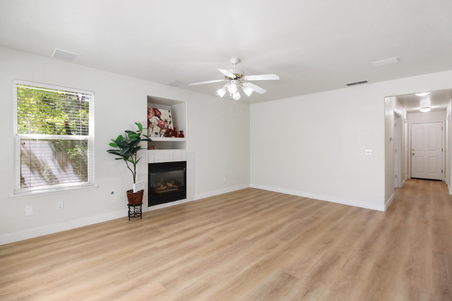 Folsom, California, 95630, United States, 4 Bedrooms Bedrooms, ,3 BathroomsBathrooms,Residential,For Sale,1926196