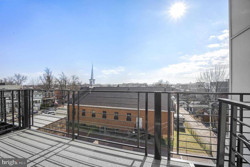 Washington, District of Columbia, 20002, United States, 2 Bedrooms Bedrooms, ,3 BathroomsBathrooms,Residential,For Sale,1984423