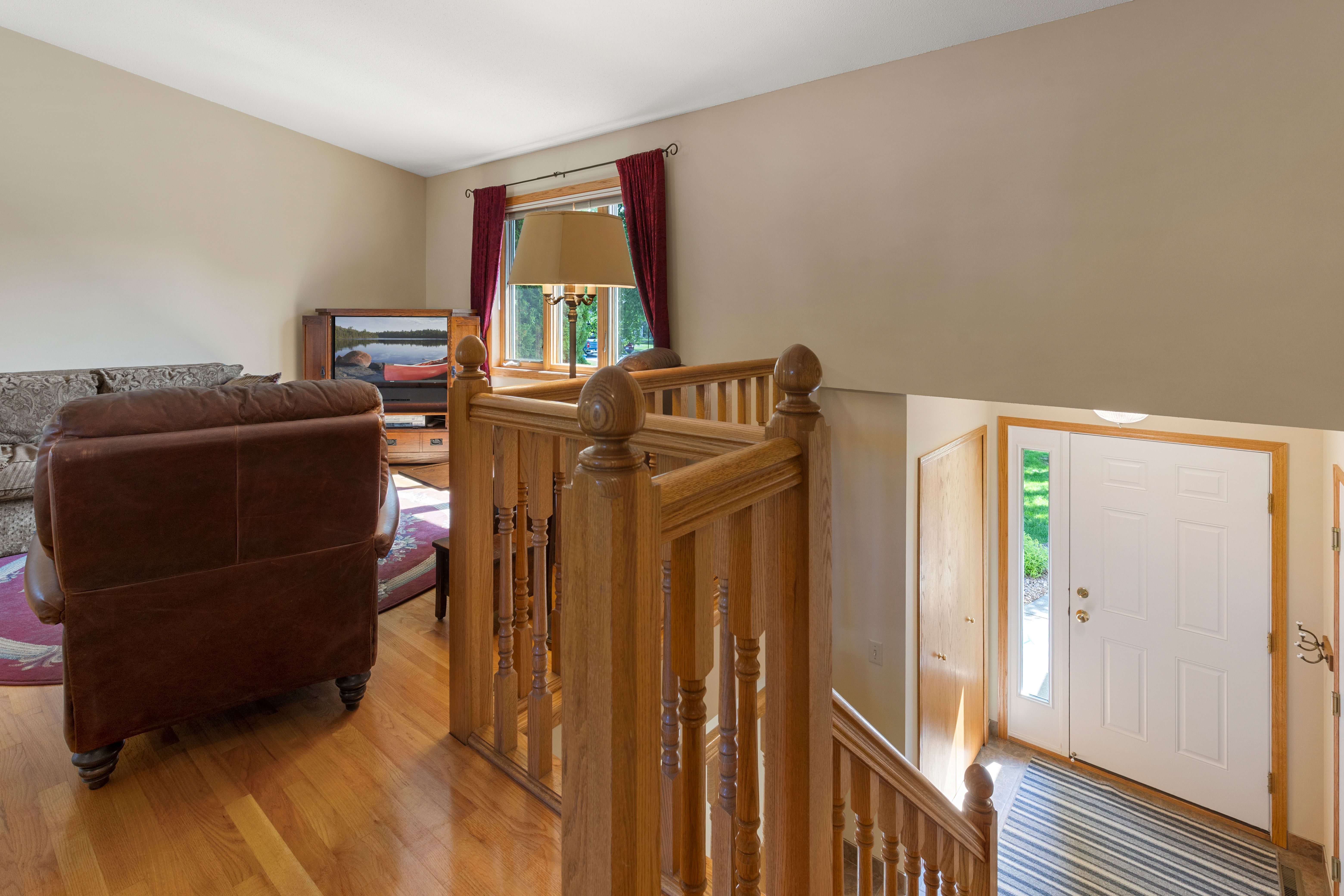  Inviting Champlin Living with Thoughtful Modern Updates - 物件實景