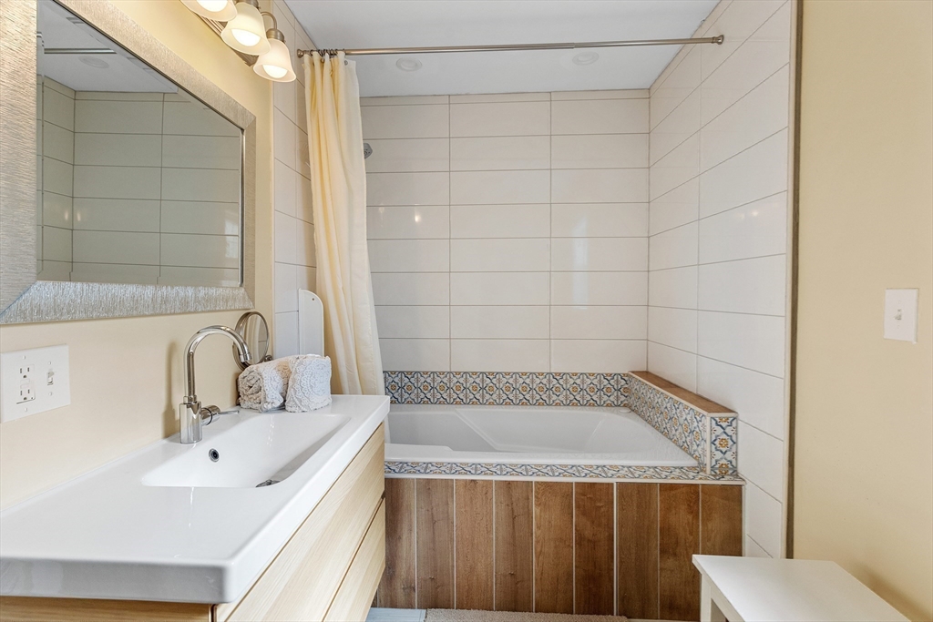 Malden, Massachusetts, 02148, United States, 5 Bedrooms Bedrooms, ,5 BathroomsBathrooms,Residential,For Sale,1984195