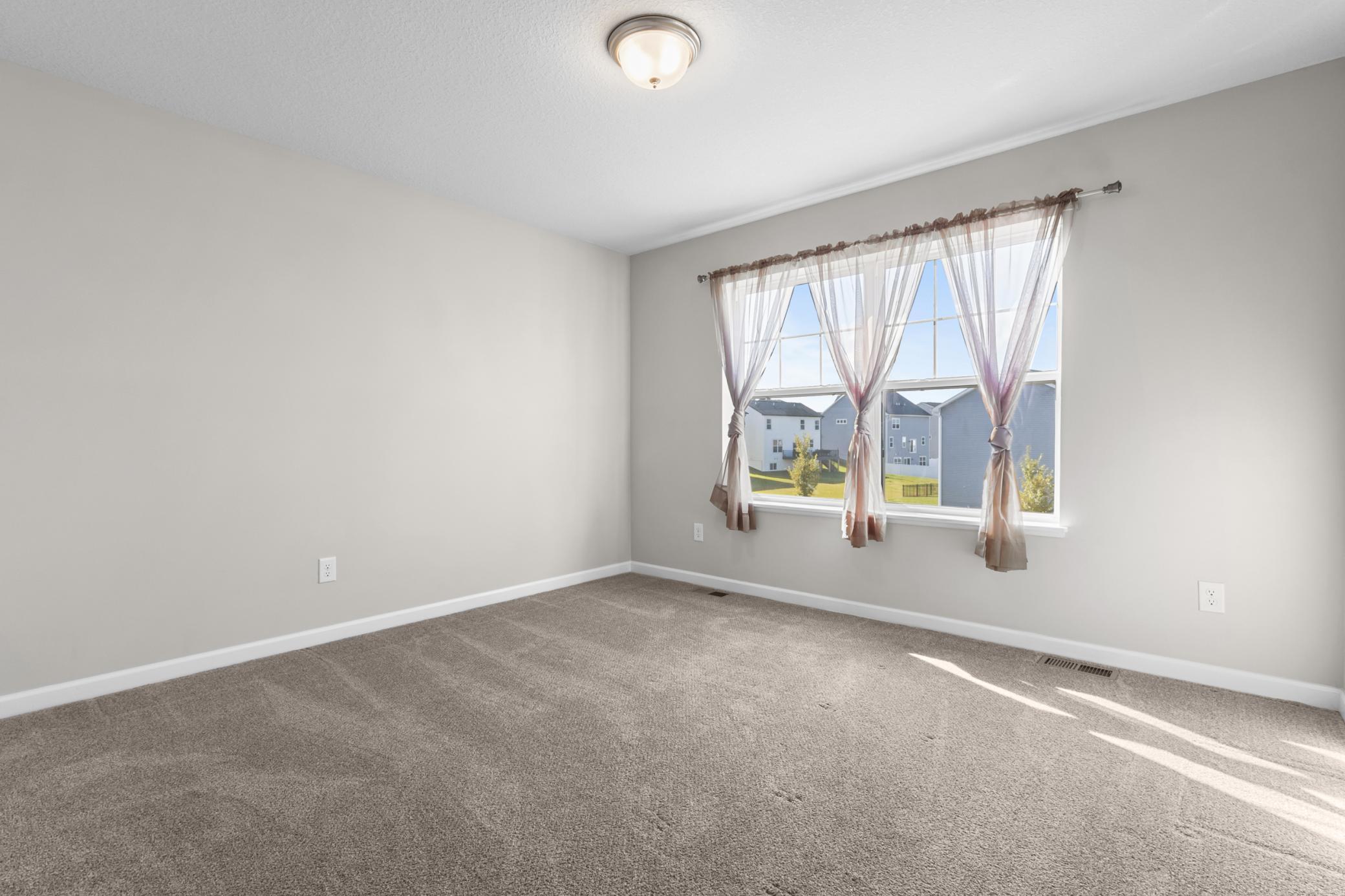 Farmington, Minnesota, 55024, United States, 4 Bedrooms Bedrooms, ,2 BathroomsBathrooms,Residential,For Sale,1990959