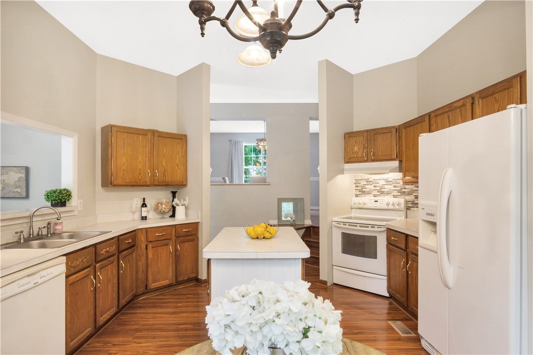 Williamsburg, Virginia, 23185, United States, 4 Bedrooms Bedrooms, ,3 BathroomsBathrooms,Residential,For Sale,1901513