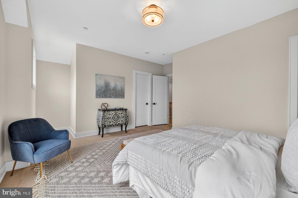 Kensington, Maryland, 20895, United States, 5 Bedrooms Bedrooms, ,5 BathroomsBathrooms,Residential,For Sale,2048532