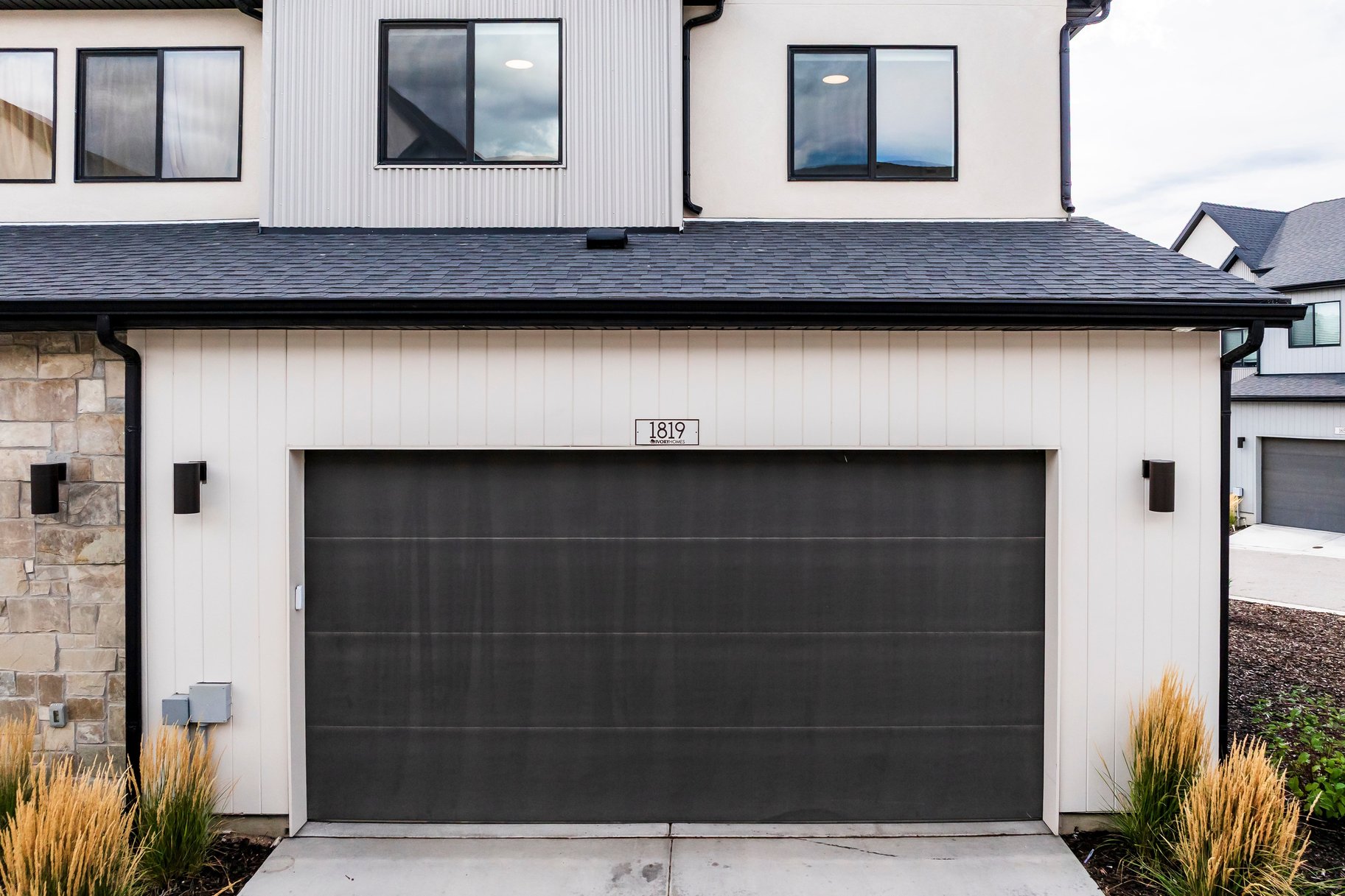  Rare Row-End Townhome - 物件實景