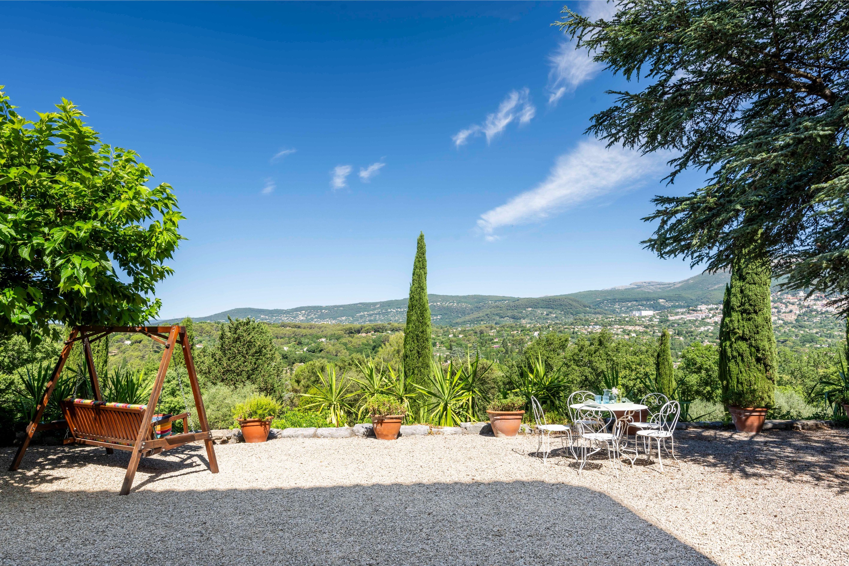  Renovated bastide with annex and swimming pool, 2 hectares in Grasse - 物件實景