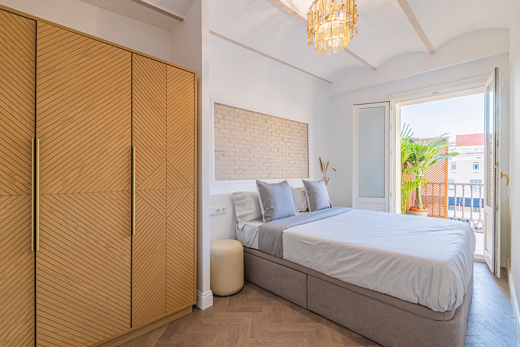  Elegant Three-Bedroom Flat with Terrace Next to Plaça Catalunya - 物件實景