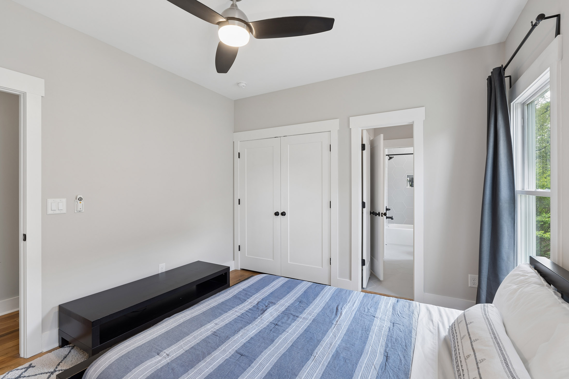  beautifully designed craftsman-style townhome near grant  park - 物件實景