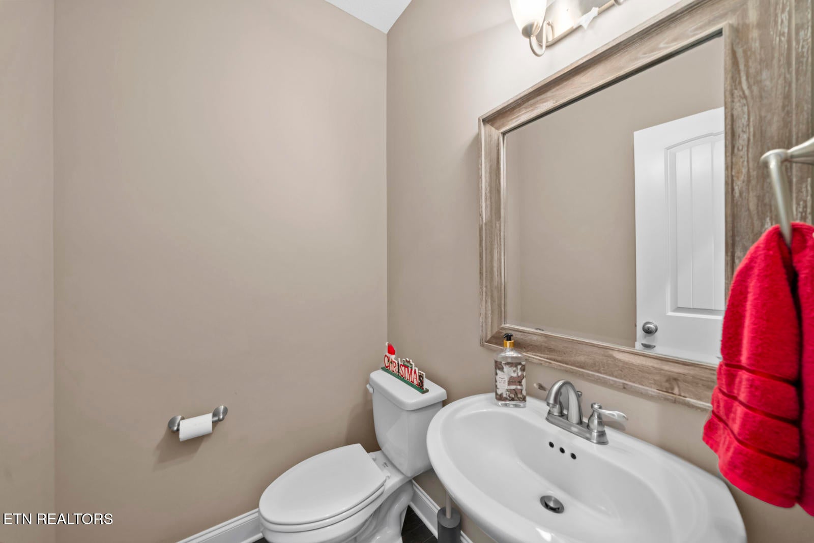 Oak Ridge, Tennessee, 37830, United States, 4 Bedrooms Bedrooms, ,3 BathroomsBathrooms,Residential,For Sale,2003025