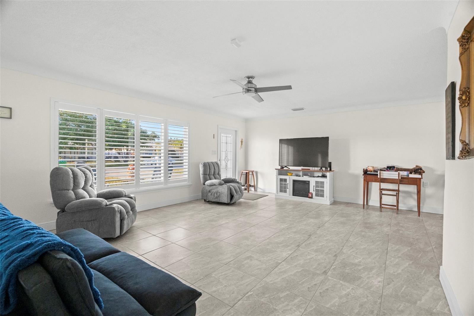 Treasure Island, Florida, 33706, United States, 3 Bedrooms Bedrooms, ,2 BathroomsBathrooms,Residential,For Sale,1996513