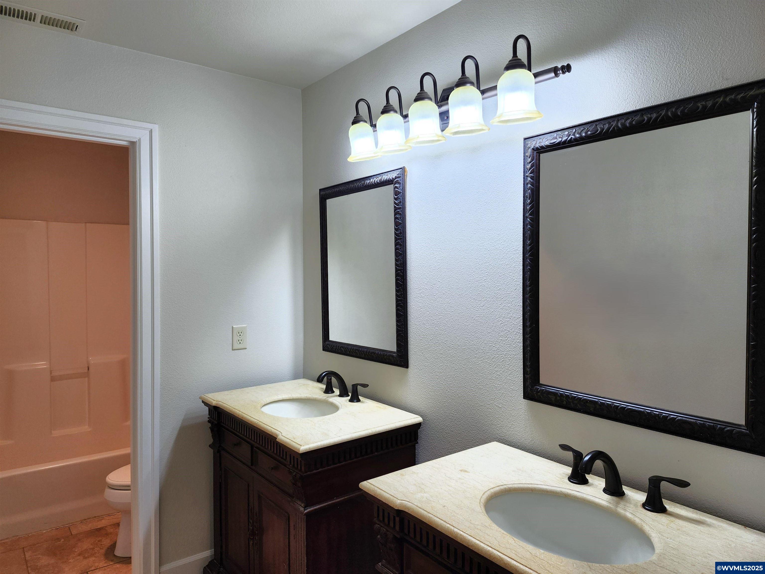 Salem, Oregon, 97304, United States, 4 Bedrooms Bedrooms, ,3 BathroomsBathrooms,Residential,For Sale,1840463