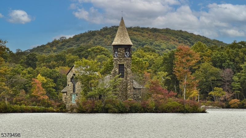 Kinnelon Boro, New Jersey, 07405, United States, 4 Bedrooms Bedrooms, ,5 BathroomsBathrooms,Residential,For Sale,1932382
