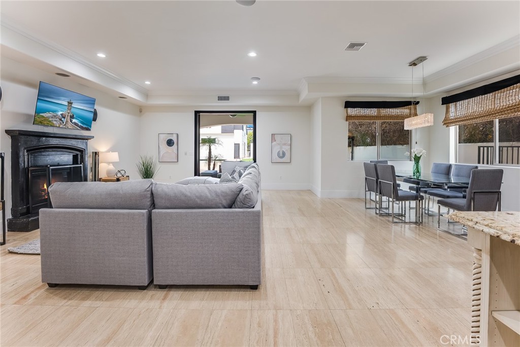 Woodland Hills, California, 91367, United States, 5 Bedrooms Bedrooms, ,6 BathroomsBathrooms,Residential,For Sale,1861197