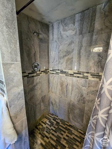 Bountiful, Utah, 84010, United States, 4 Bedrooms Bedrooms, ,3 BathroomsBathrooms,Residential,For Sale,1978564