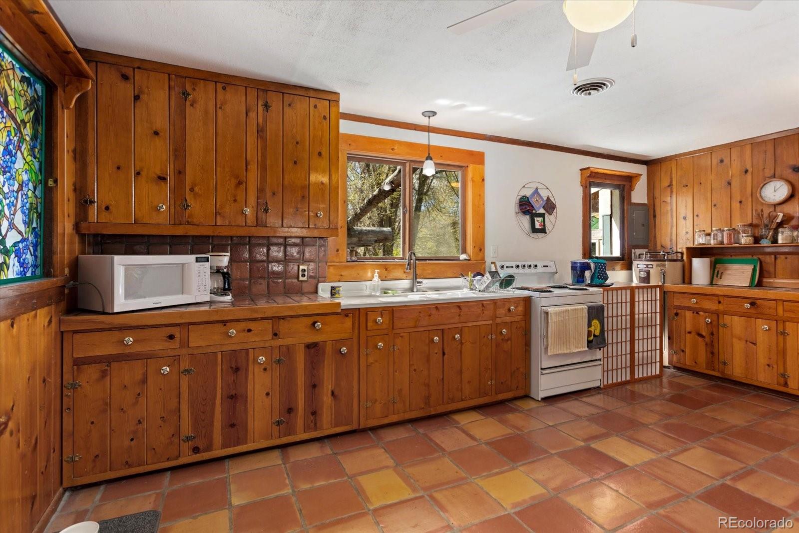 Salida, Colorado, 81201, United States, 2 Bedrooms Bedrooms, ,1 BathroomBathrooms,Residential,For Sale,2044333
