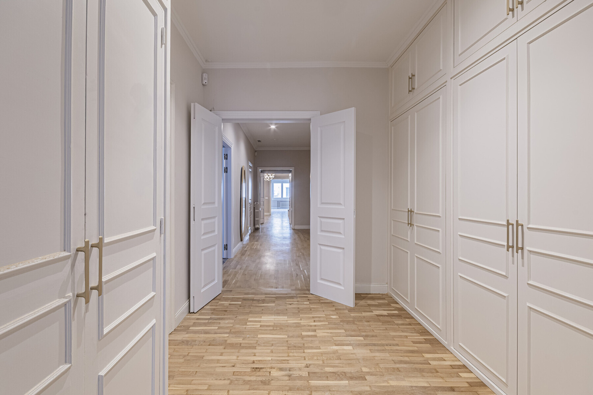  Renovated high-rise apartment in a stately building in Eixample. - 物件實景