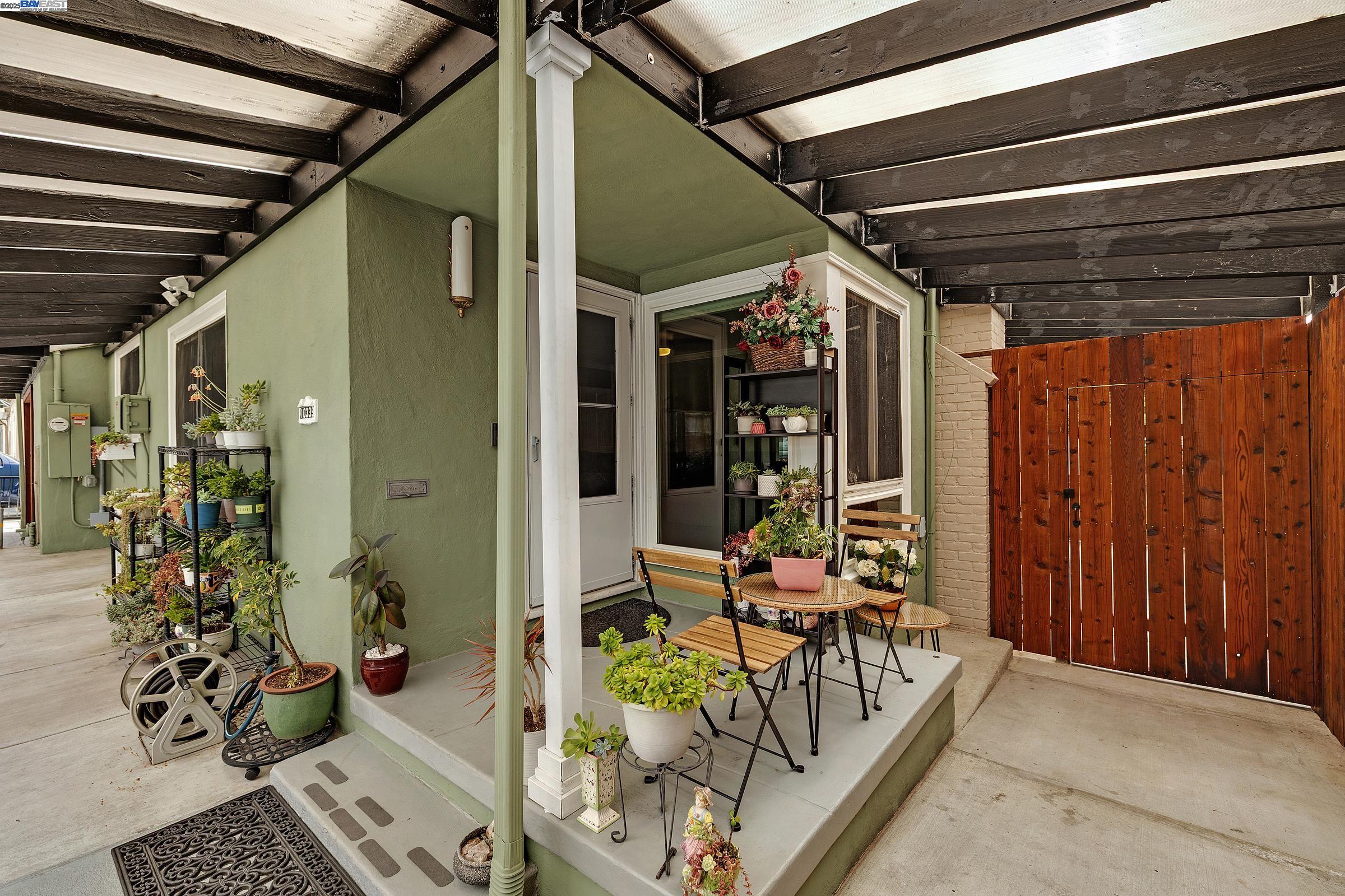 Oakland, California, 94605, United States, 4 Bedrooms Bedrooms, ,1 BathroomBathrooms,Residential,For Sale,1941828