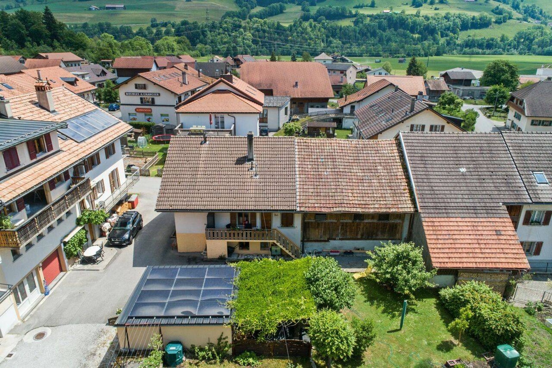  Two-unit building with development potential - 物件實景