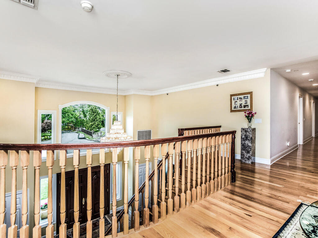 Scarsdale, New York, 10583, United States, 5 Bedrooms Bedrooms, ,6 BathroomsBathrooms,Residential,For Sale,1974207