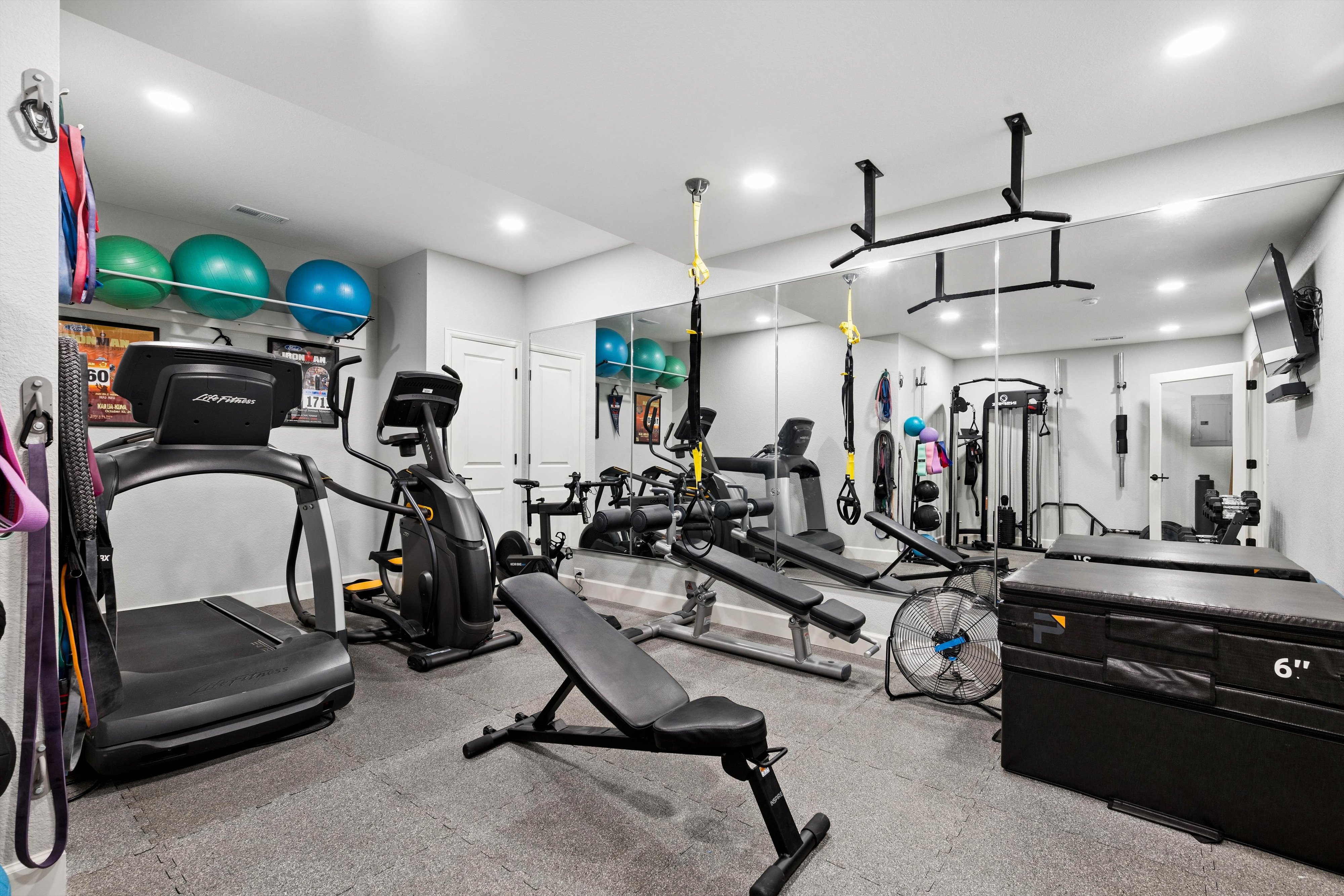  Thoughtfully upgraded home offers modern living - 物件實景