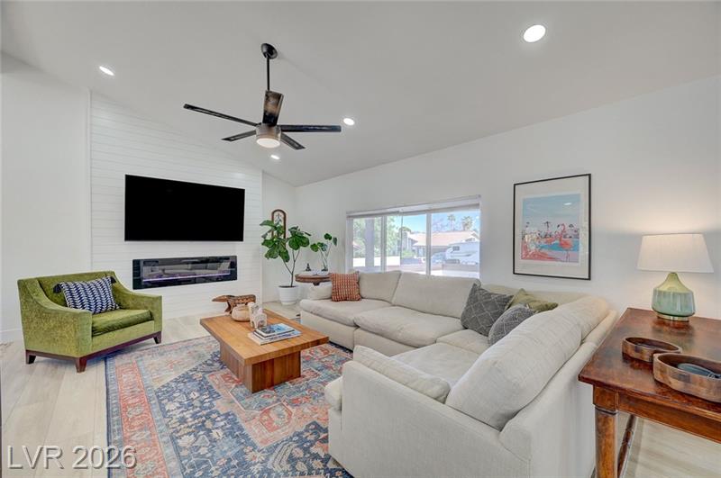 Las Vegas, Nevada, 89120, United States, 4 Bedrooms Bedrooms, ,3 BathroomsBathrooms,Residential,For Sale,2047975
