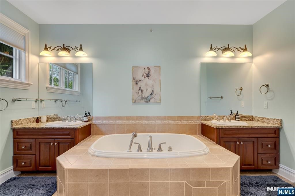 Morristown Town, New Jersey, 07960, United States, 2 Bedrooms Bedrooms, ,3 BathroomsBathrooms,Residential,For Sale,1787581