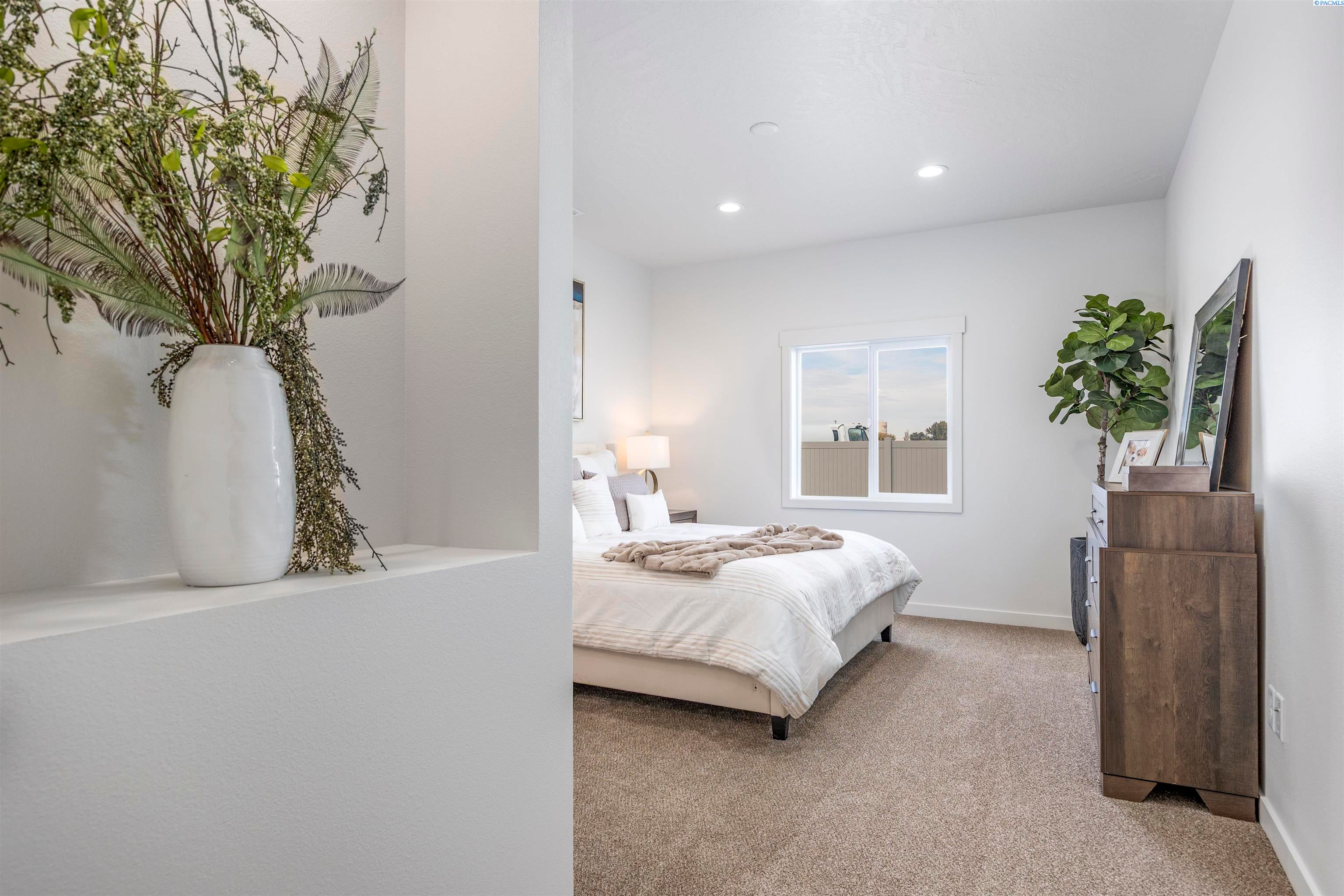 Prosser, Washington, 99350, United States, 4 Bedrooms Bedrooms, ,1 BathroomBathrooms,Residential,For Sale,1977826