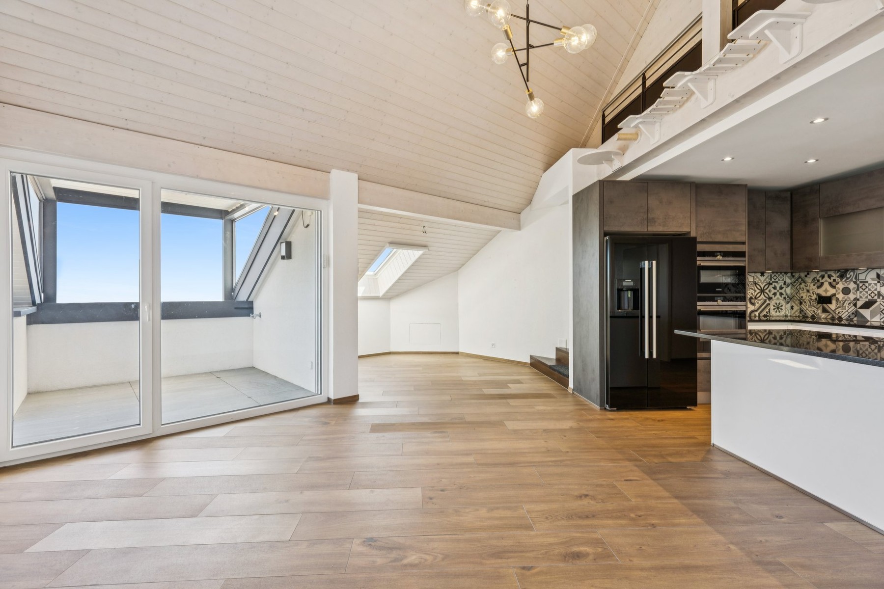  Elegant apartment with a mezzanine and exceptional panoramic views of the lake a - 物件實景