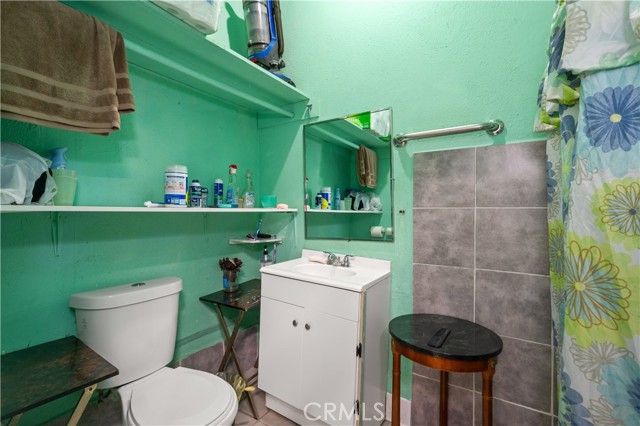 Los Angeles, California, 90044, United States, 2 Bedrooms Bedrooms, ,Residential,For Sale,1869360