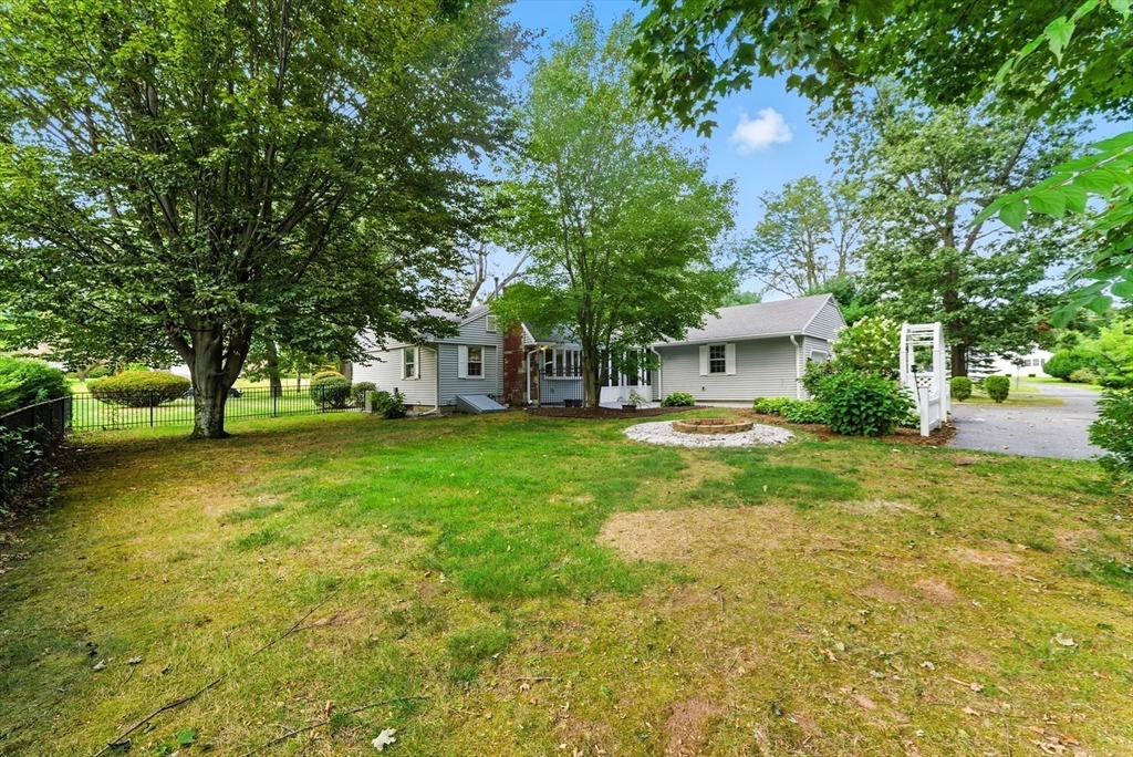 Longmeadow, Massachusetts, 01106, United States, 3 Bedrooms Bedrooms, ,3 BathroomsBathrooms,Residential,For Sale,1933397
