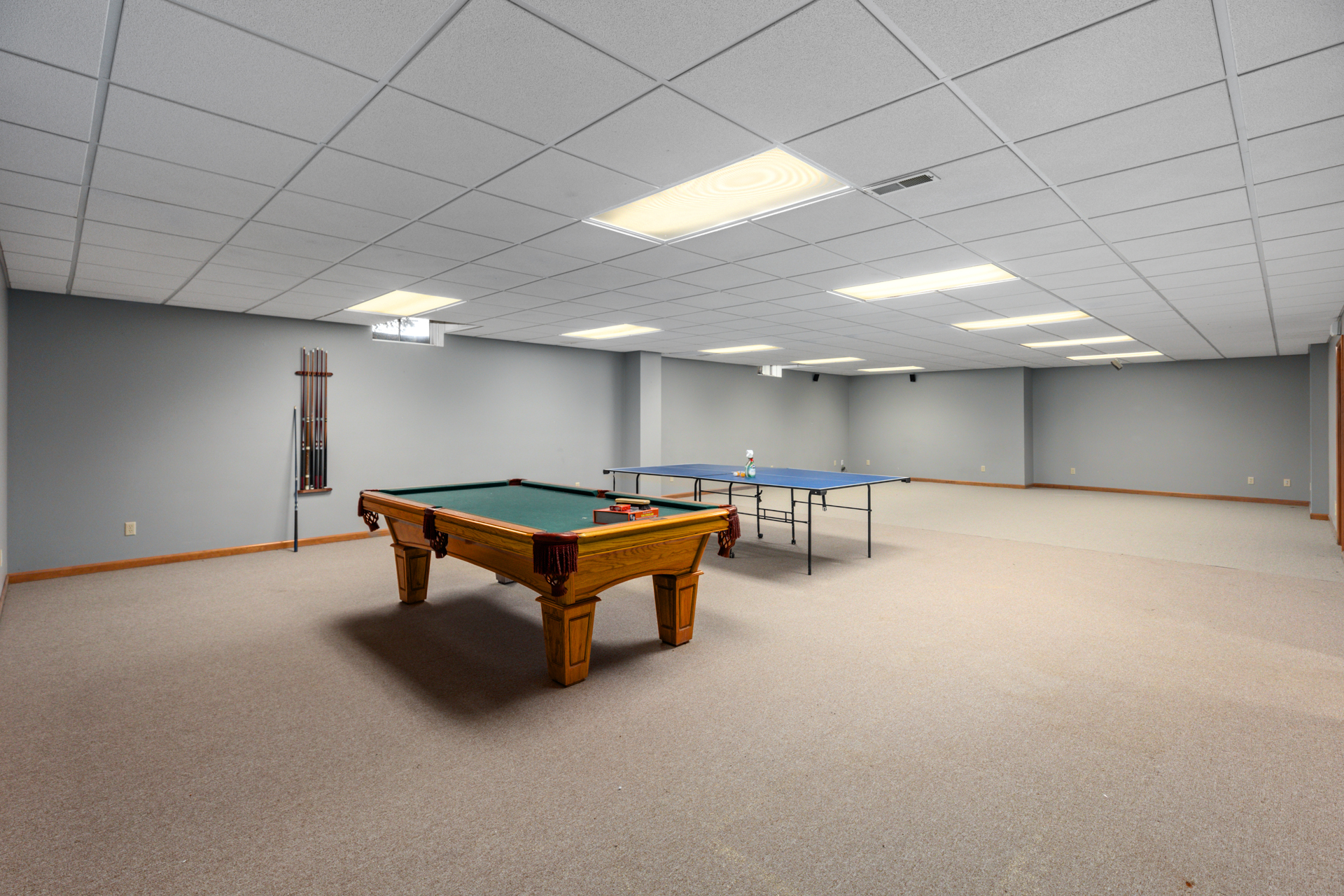 Litchfield, Illinois, 62056, United States, 5 Bedrooms Bedrooms, ,4 BathroomsBathrooms,Residential,For Sale,1986083