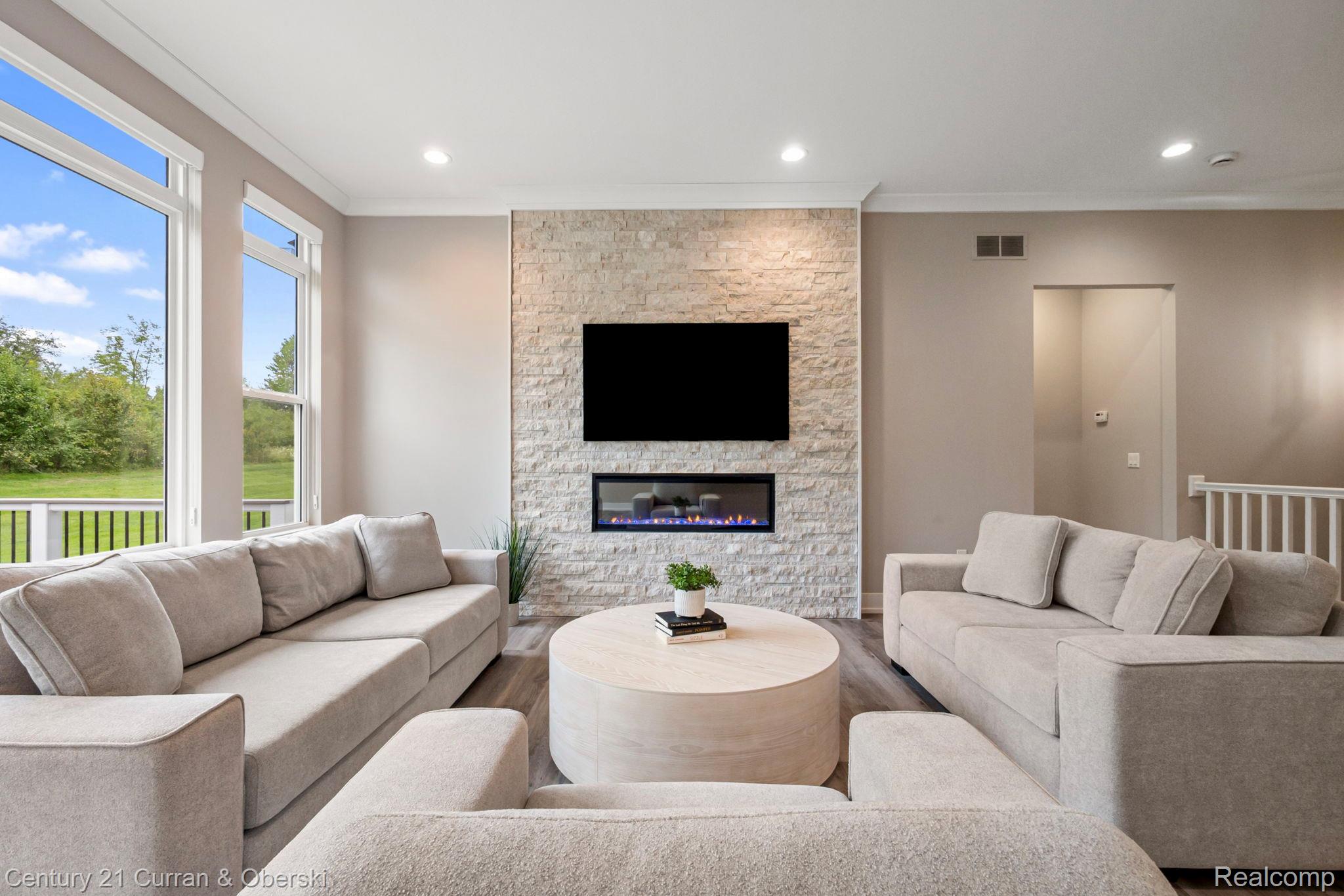 Northville, Michigan, 48168, United States, 2 Bedrooms Bedrooms, ,2 BathroomsBathrooms,Residential,For Sale,1983973