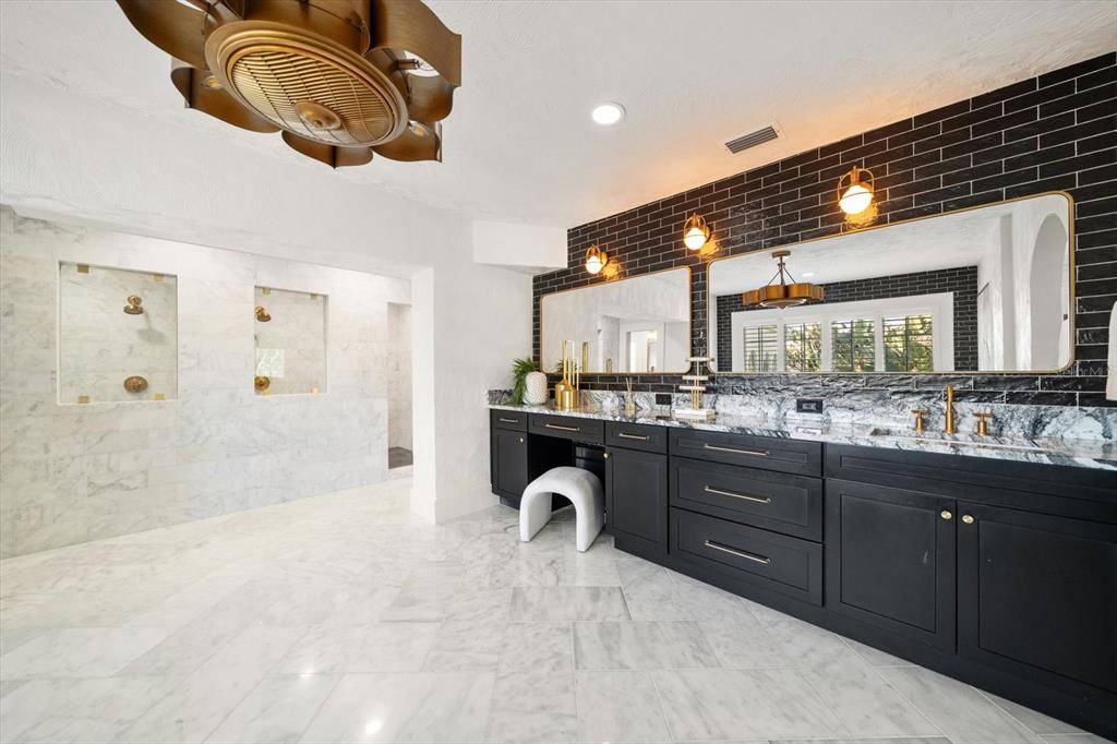 St Petersburg, Florida, 33707, United States, 5 Bedrooms Bedrooms, ,9 BathroomsBathrooms,Residential,For Sale,2000985