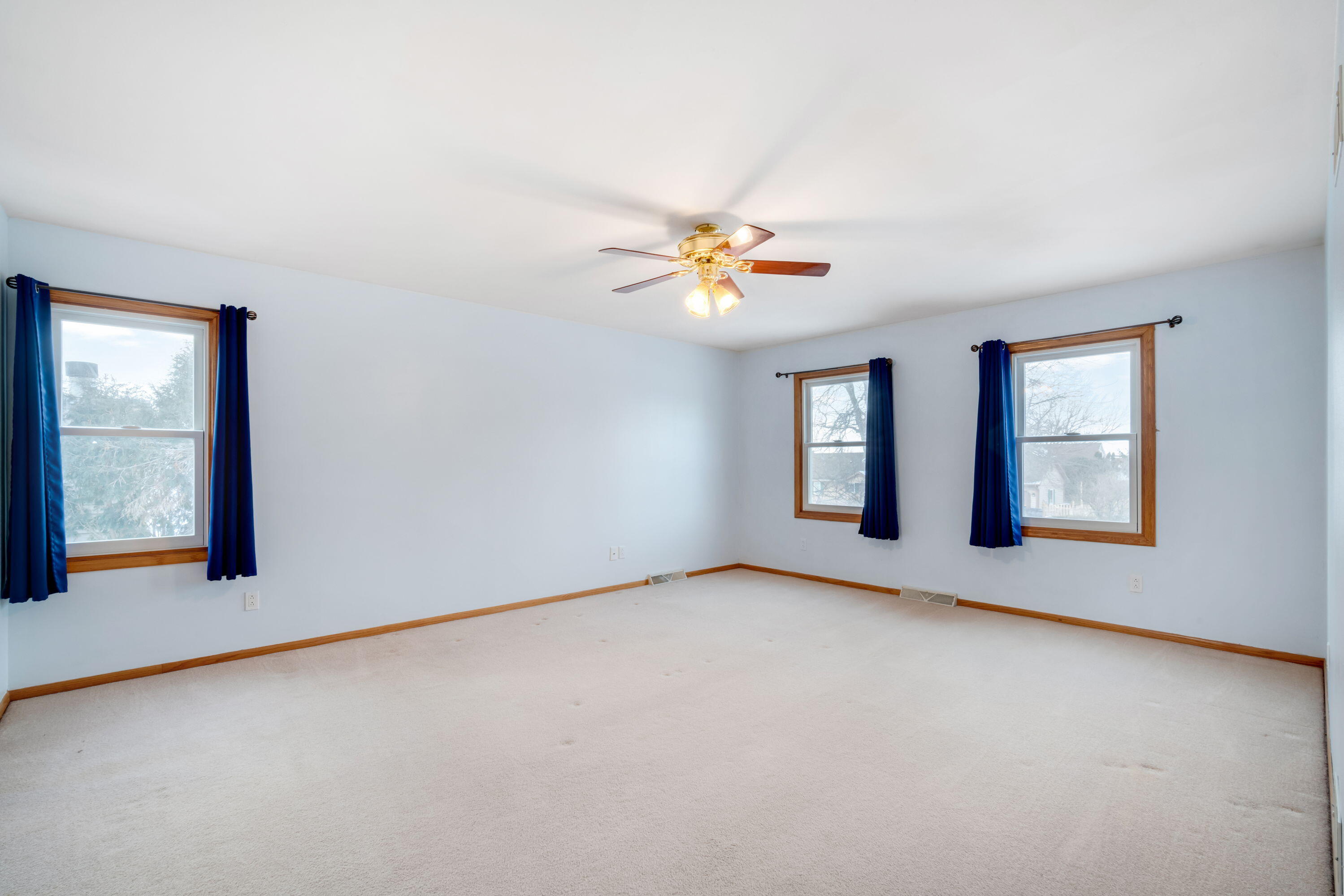 Saukville, Wisconsin, 53080, United States, 3 Bedrooms Bedrooms, ,4 BathroomsBathrooms,Residential,For Sale,2012591