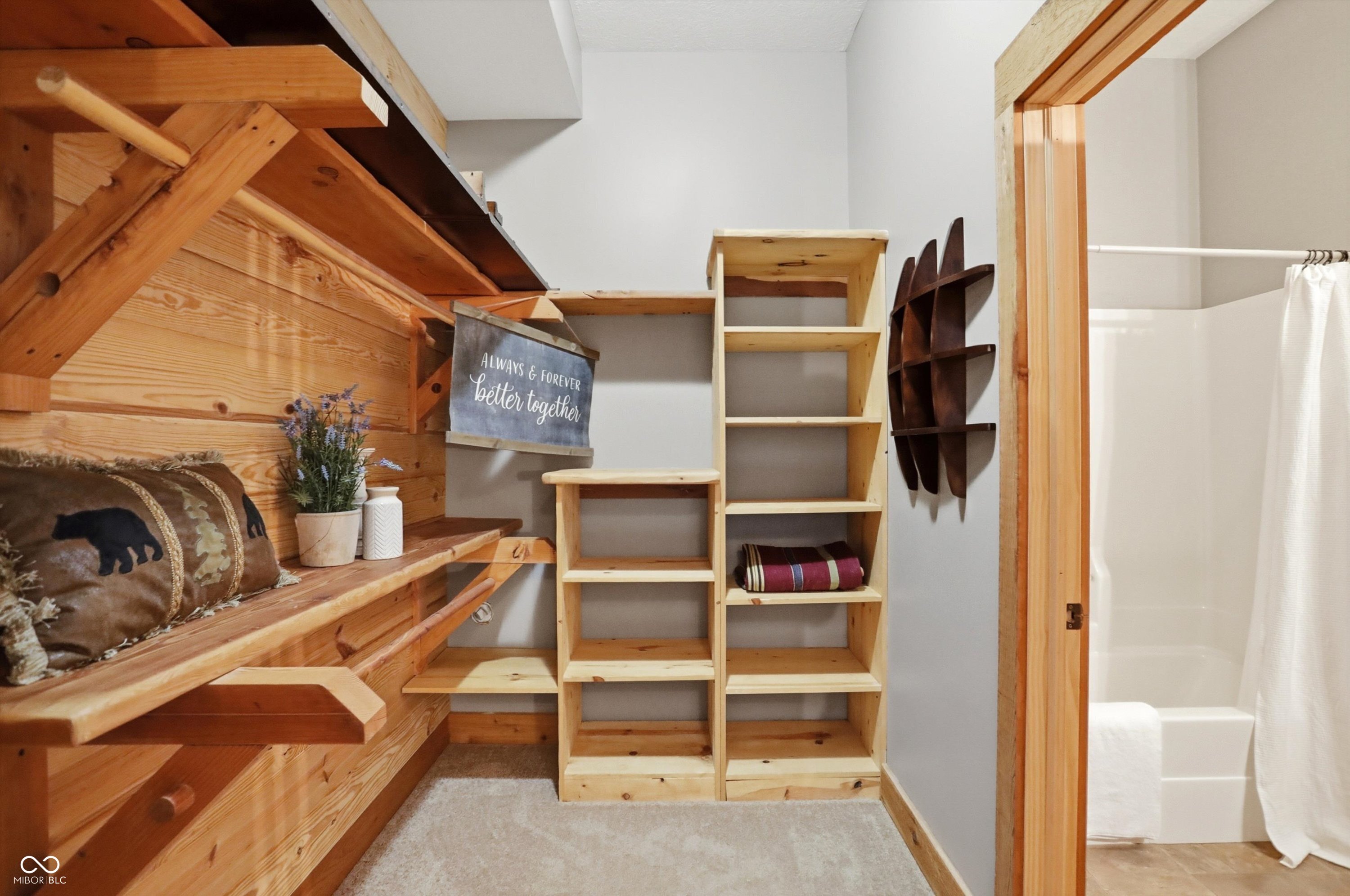 Unionville, Indiana, 47468, United States, 5 Bedrooms Bedrooms, ,5 BathroomsBathrooms,Residential,For Sale,1975333