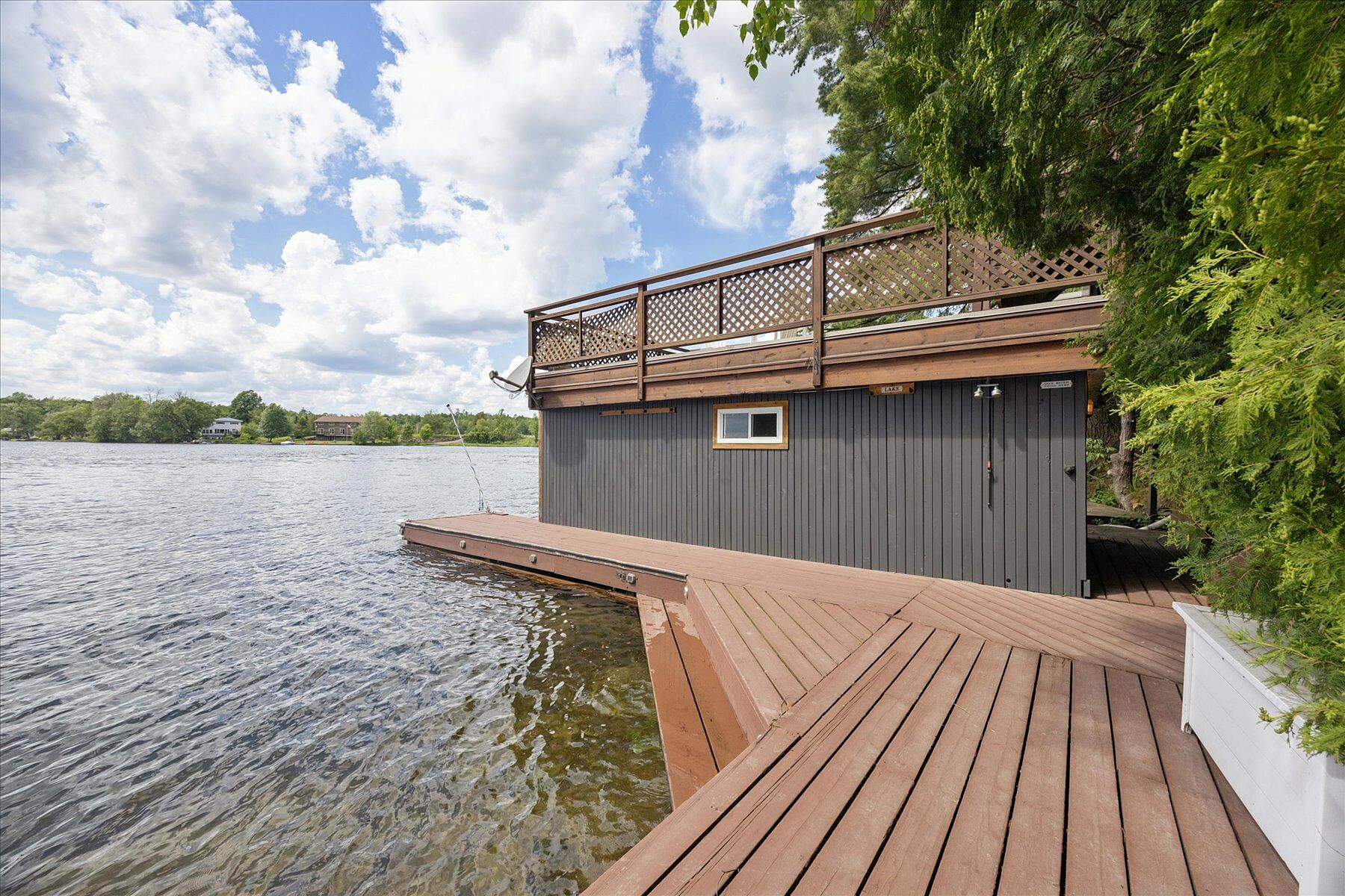 Charming Gem on Moore Lake - 物件實景