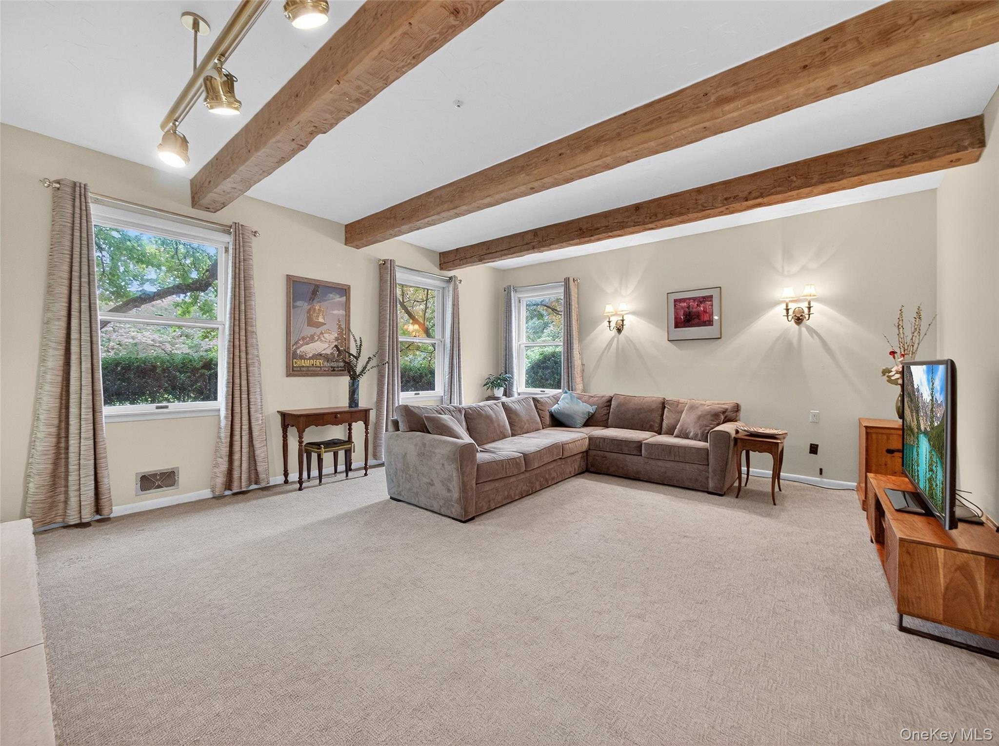 Montebello, New York, 10901, United States, 5 Bedrooms Bedrooms, ,4 BathroomsBathrooms,Residential,For Sale,1987706