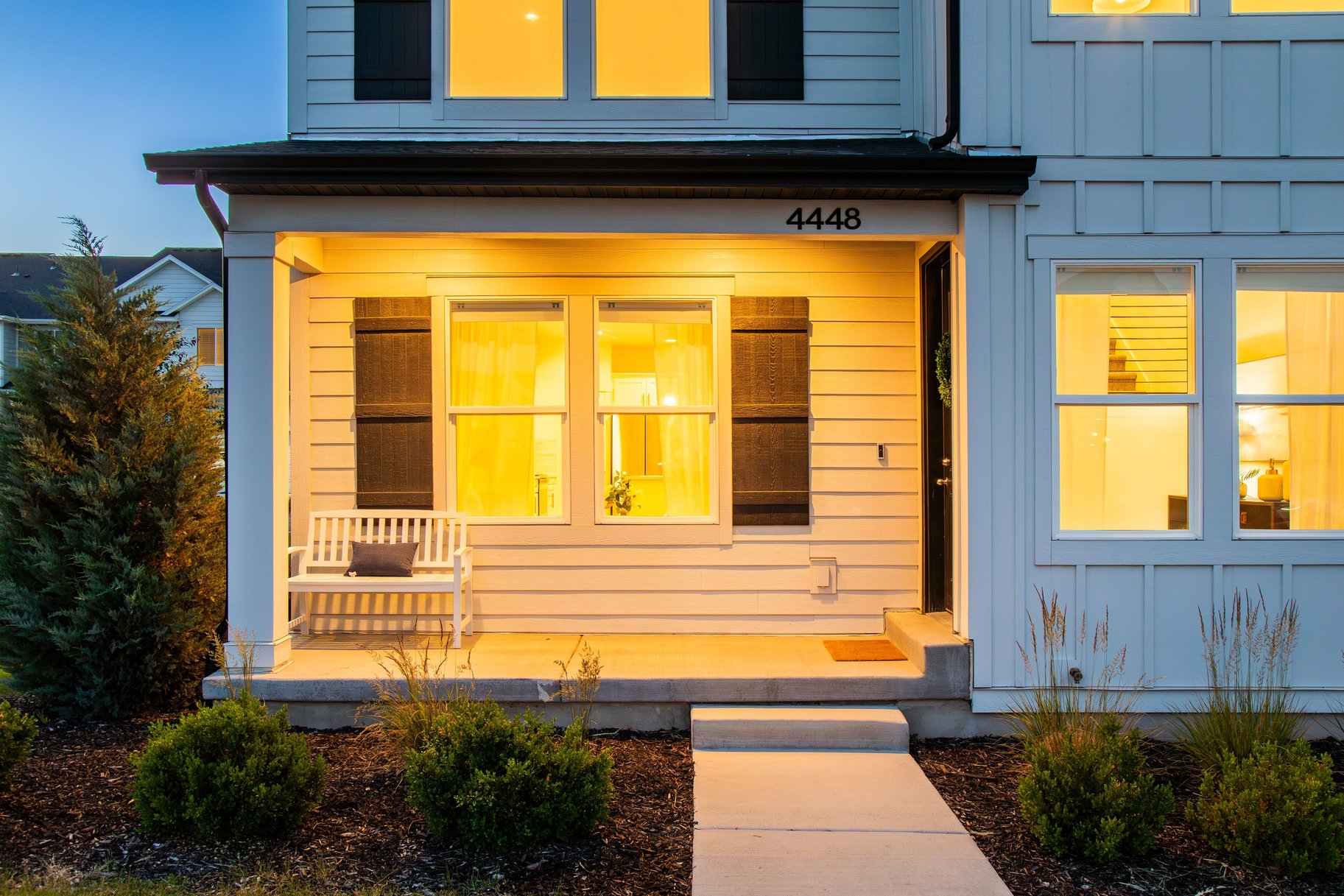  Stylish End-Unit Townhome - 物件實景