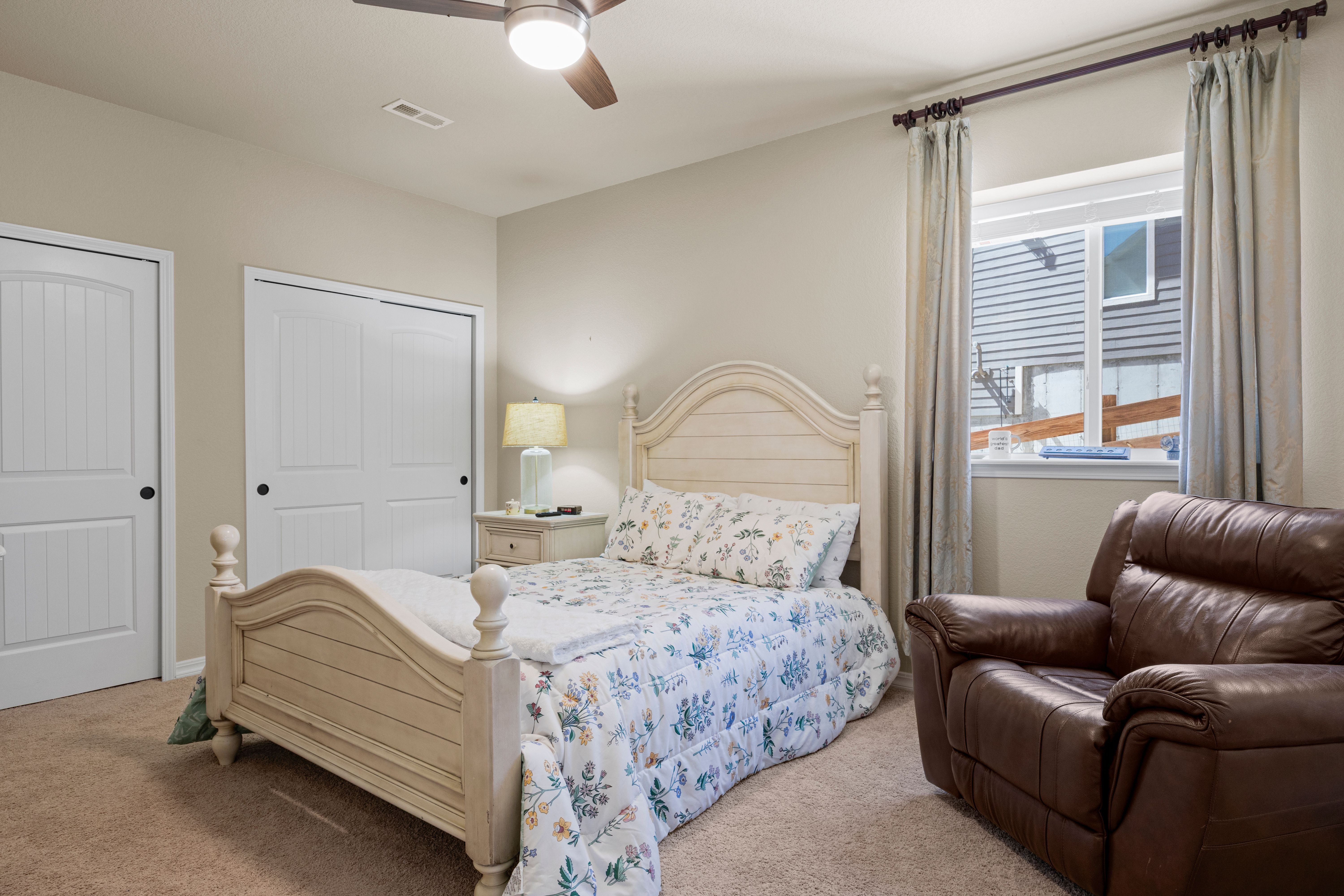  Open, Spacious, Upgraded, Walkout Rancher is Meticulous and with Views - 物件實景