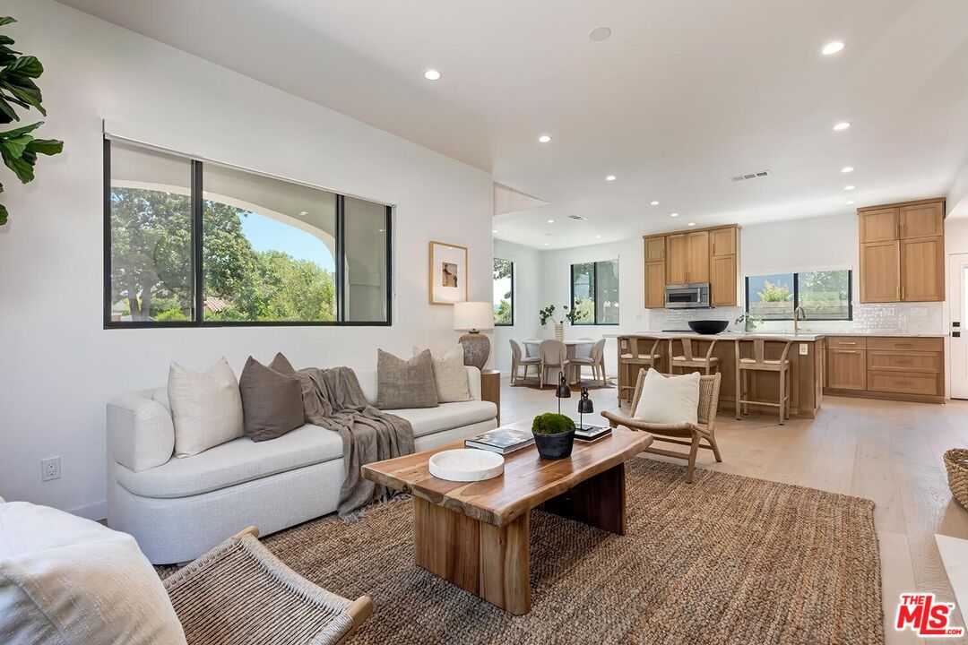 Los Angeles, California, 90039, United States, 4 Bedrooms Bedrooms, ,5 BathroomsBathrooms,Residential,For Sale,1940918