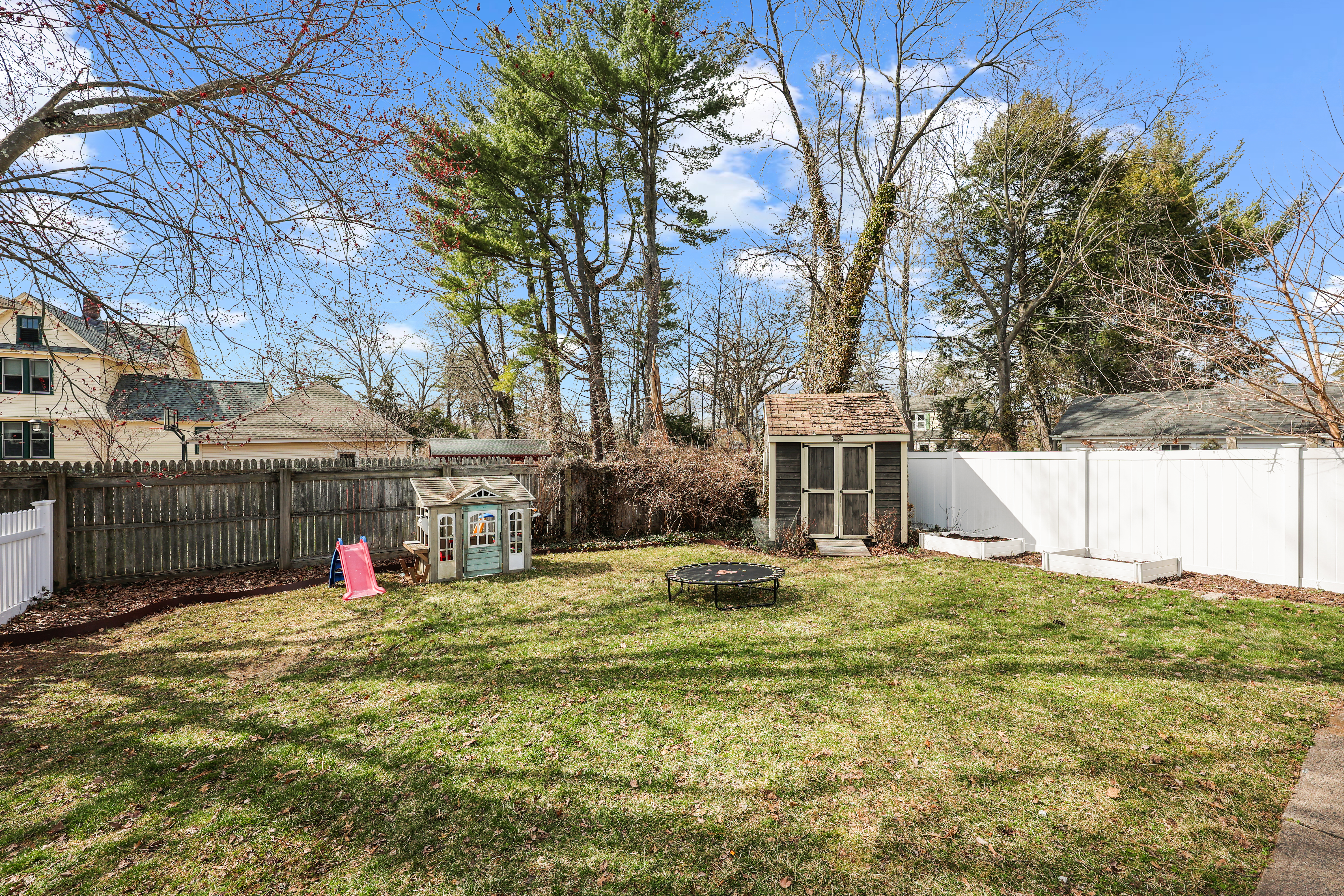  1720 Whitney Avenue - 物件實景