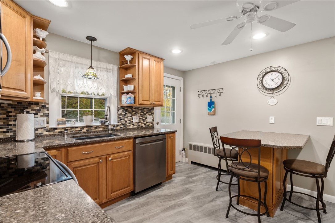 North Kingstown, Rhode Island, 02852, United States, 4 Bedrooms Bedrooms, ,2 BathroomsBathrooms,Residential,For Sale,1987787