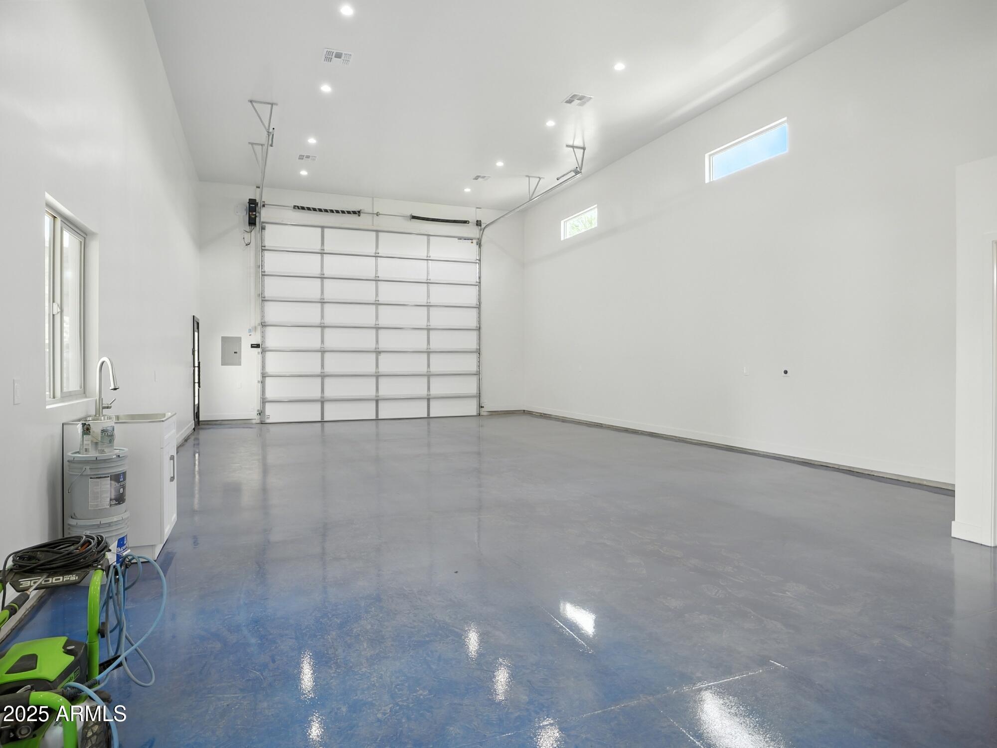 Chandler, Arizona, 85249, United States, 7 Bedrooms Bedrooms, ,8 BathroomsBathrooms,Residential,For Sale,1986072