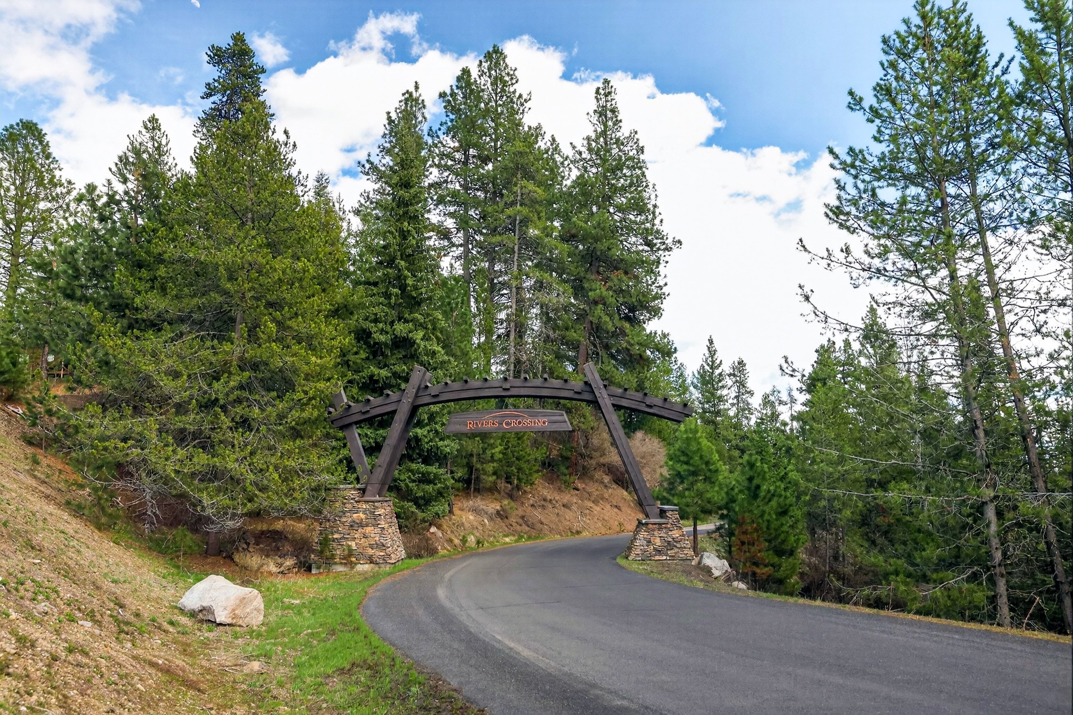  Stunning Home with Payette River Frontage on 2.66 Acres in McCall, Idaho - 物件實景