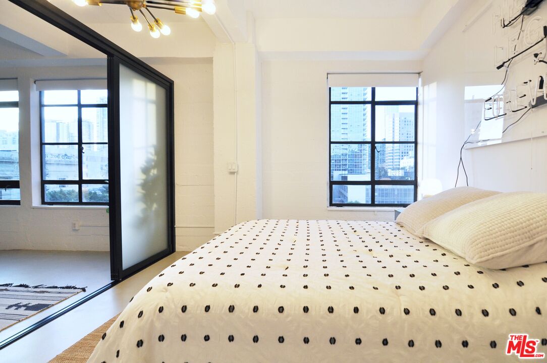Los Angeles, California, 90014, United States, 1 Bedroom Bedrooms, ,1 BathroomBathrooms,Residential,For Sale,1777203