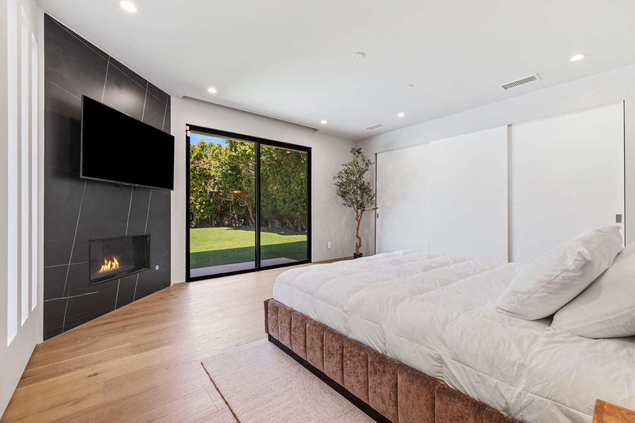 Palm Springs, California, 92262, United States, 5 Bedrooms Bedrooms, ,4 BathroomsBathrooms,Residential,For Sale,1805387