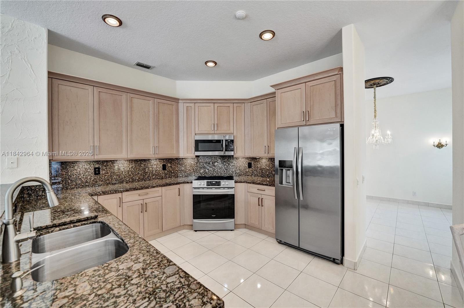 Weston, Florida, 33326, United States, 5 Bedrooms Bedrooms, ,4 BathroomsBathrooms,Residential,For Sale,1987523