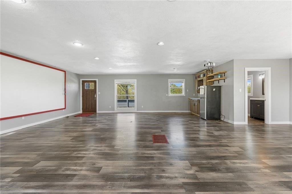 Harrison, Arkansas, 72601, United States, 4 Bedrooms Bedrooms, ,4 BathroomsBathrooms,Residential,For Sale,1993048