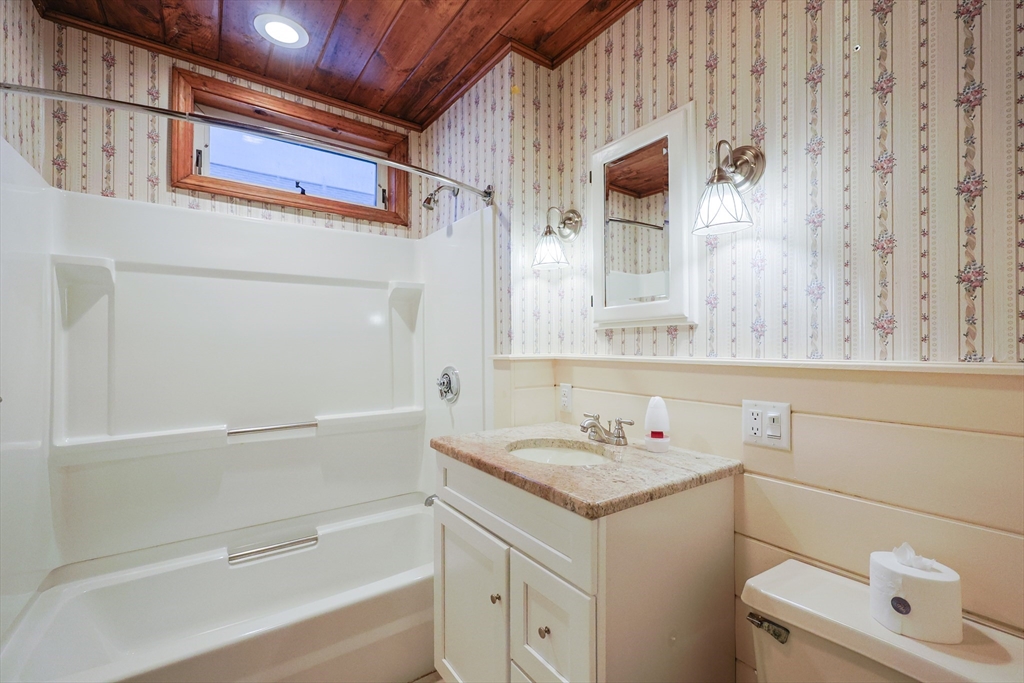 Worcester, Massachusetts, 01606, United States, 3 Bedrooms Bedrooms, ,4 BathroomsBathrooms,Residential,For Sale,1992890